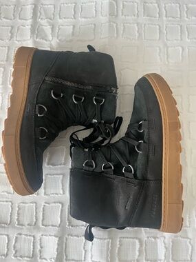 Forsake Women's Lucie Insulated Sneaker Boot Black Leather Waterproof Size 9.5